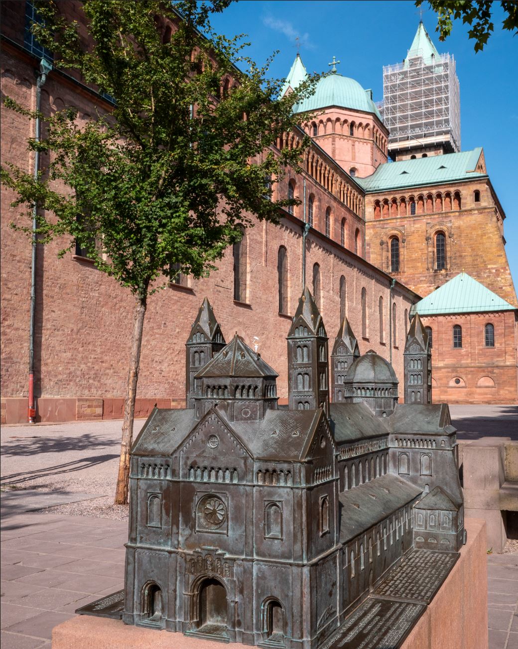 DOMTÄNZERIN · Dom zu Speyer